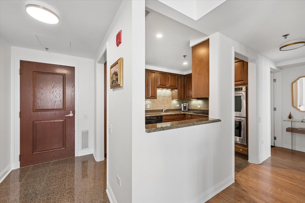 25 E Superior Street 2803 Property Photo 15