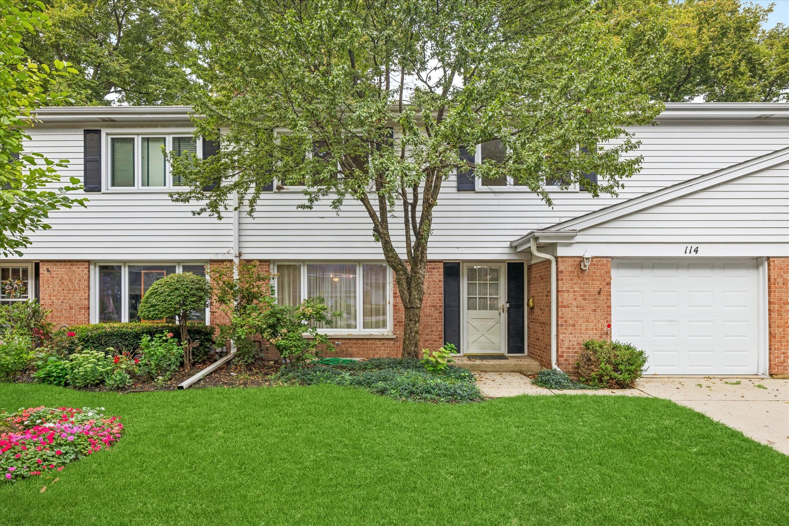 114 N Peartree Lane Property Photo 1