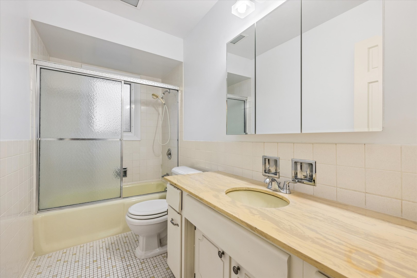 114 N Peartree Lane Property Photo 13