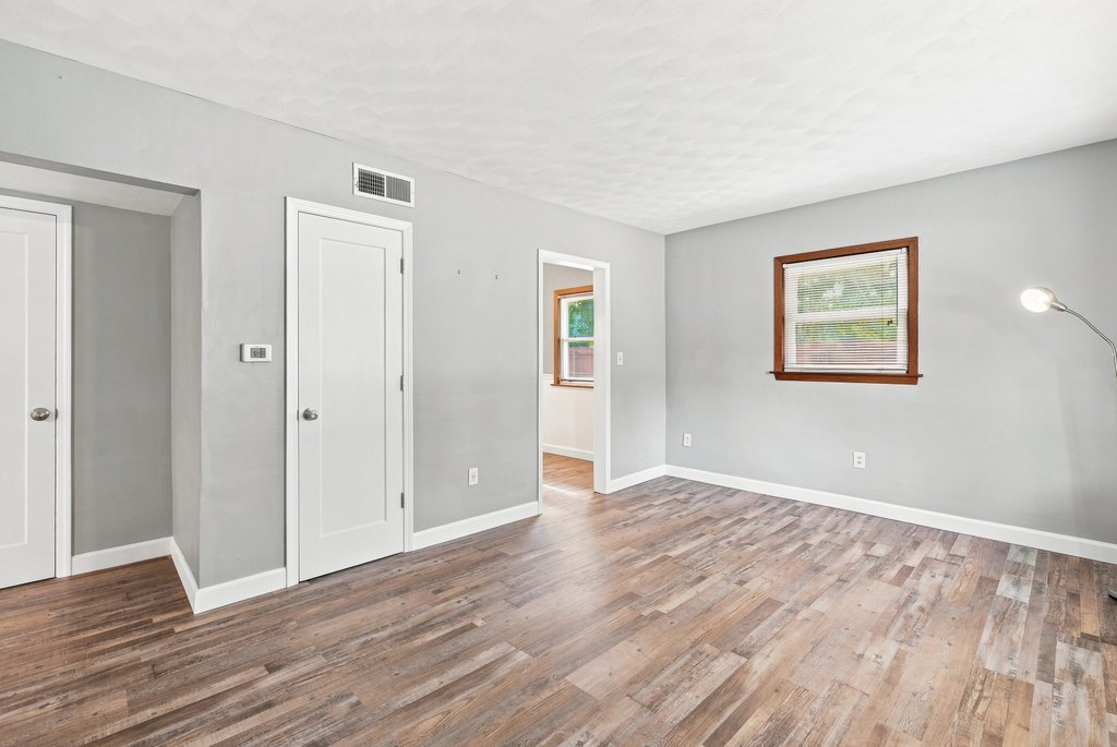 347 W 32nd Street Property Photo 5