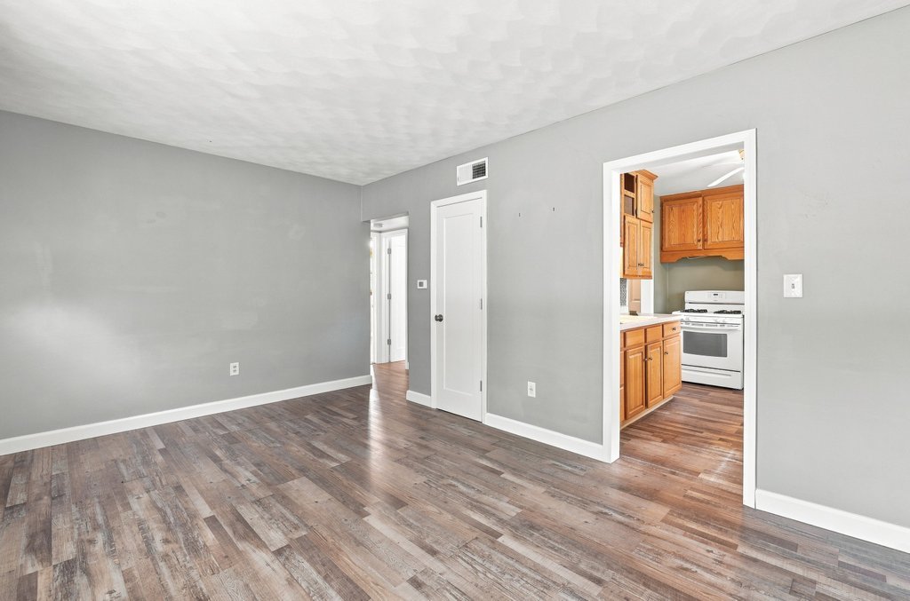 347 W 32nd Street Property Photo 6