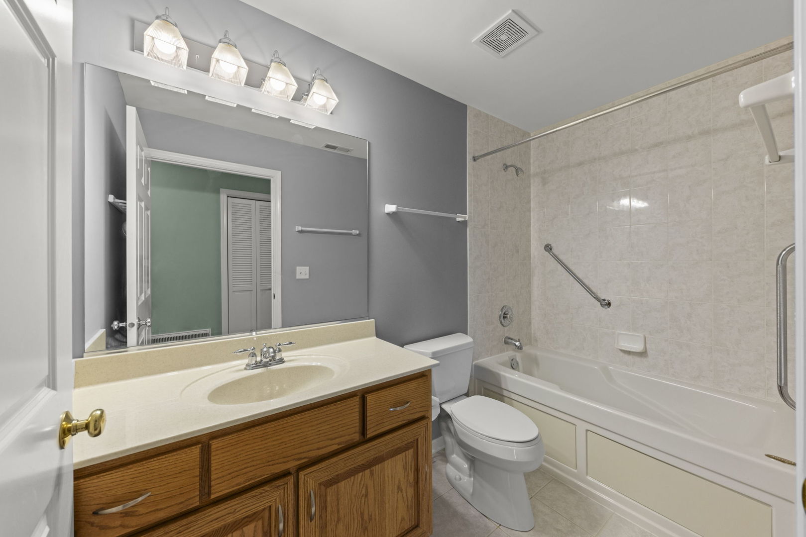 710 W 63rd Street 203 Property Photo 20
