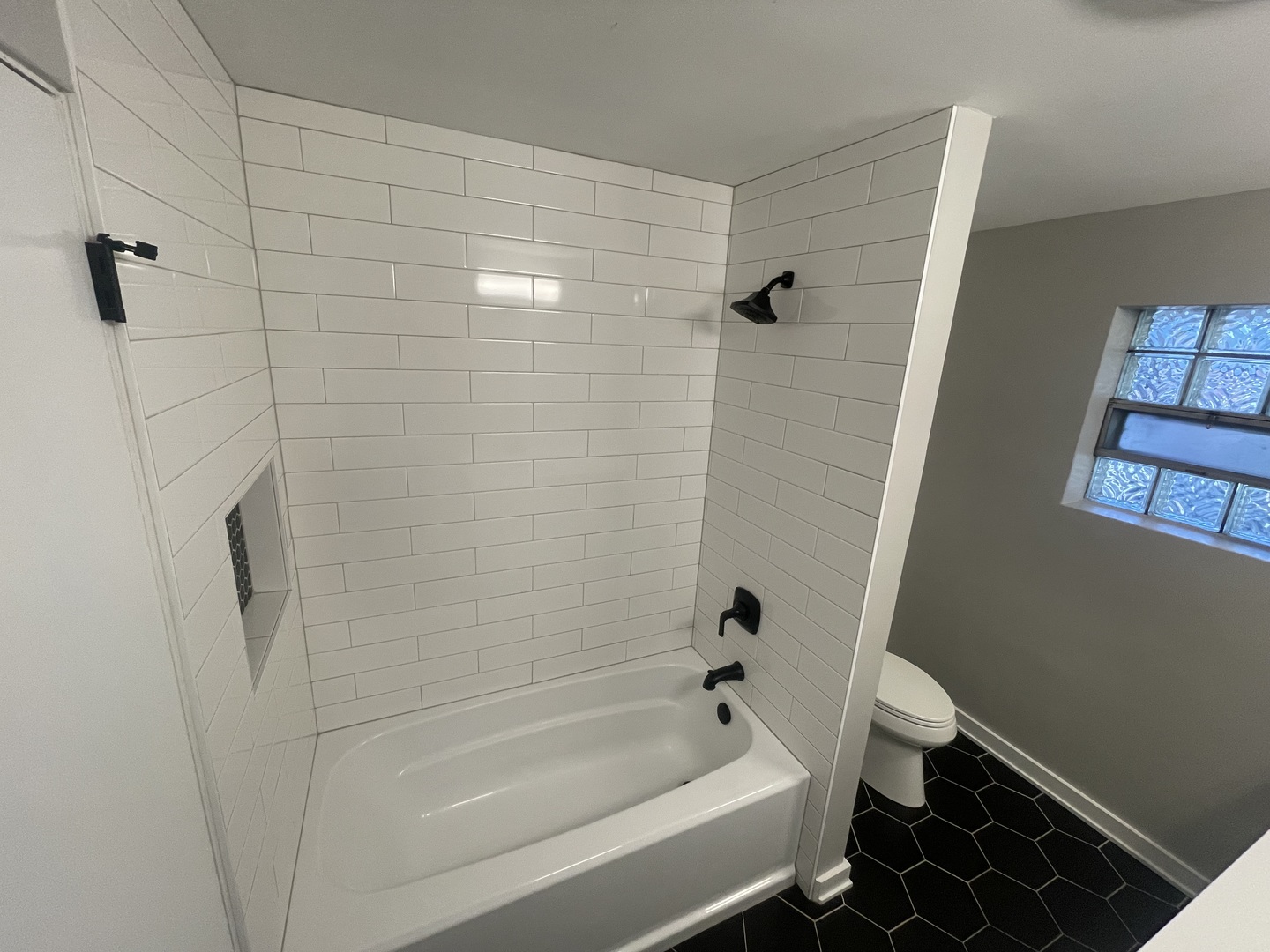117 E 6th Avenue Property Photo 8