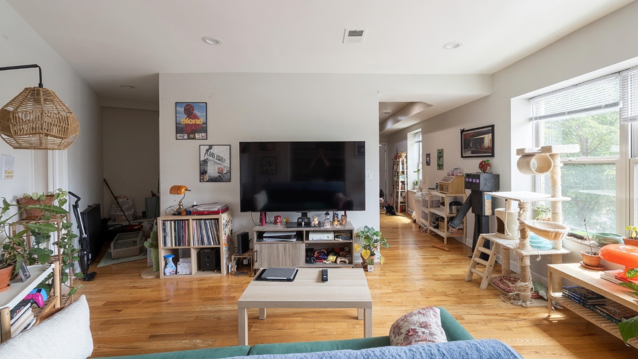 2046 W Touhy Avenue 2 Property Photo 5