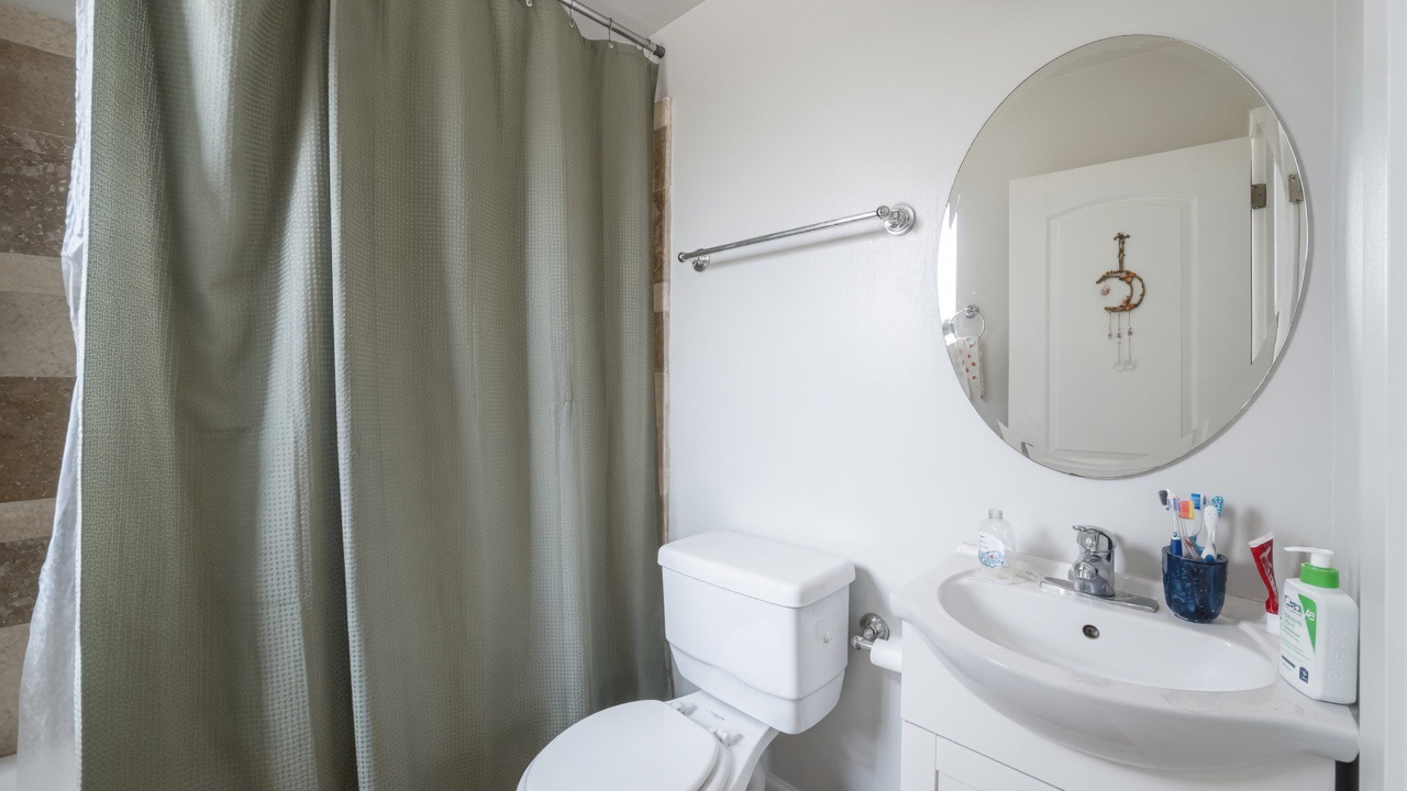 2046 W Touhy Avenue 2 Property Photo 9