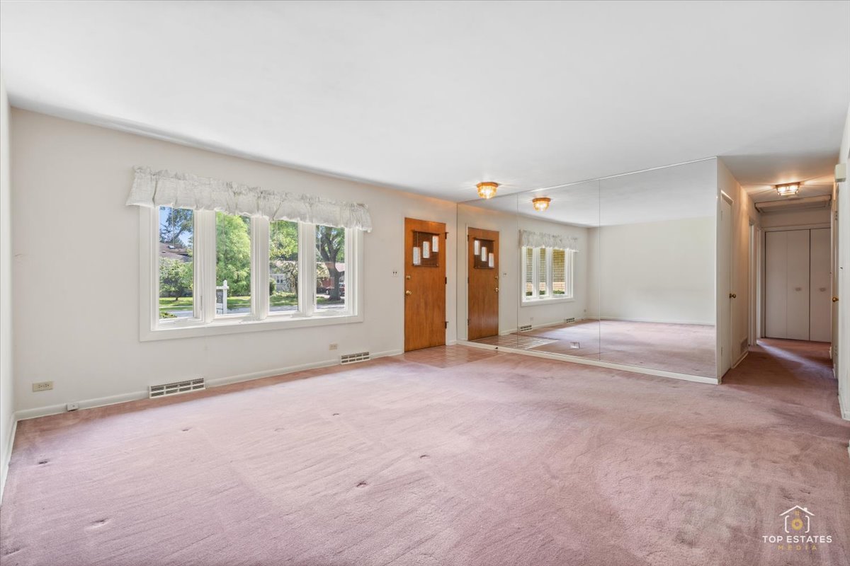 1420 N Hickory Avenue Property Photo 3