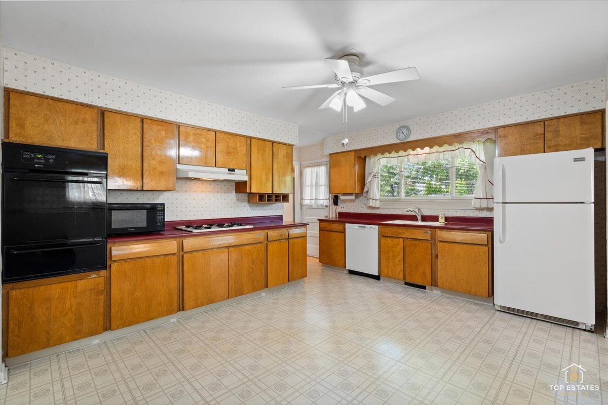 1420 N Hickory Avenue Property Photo 11