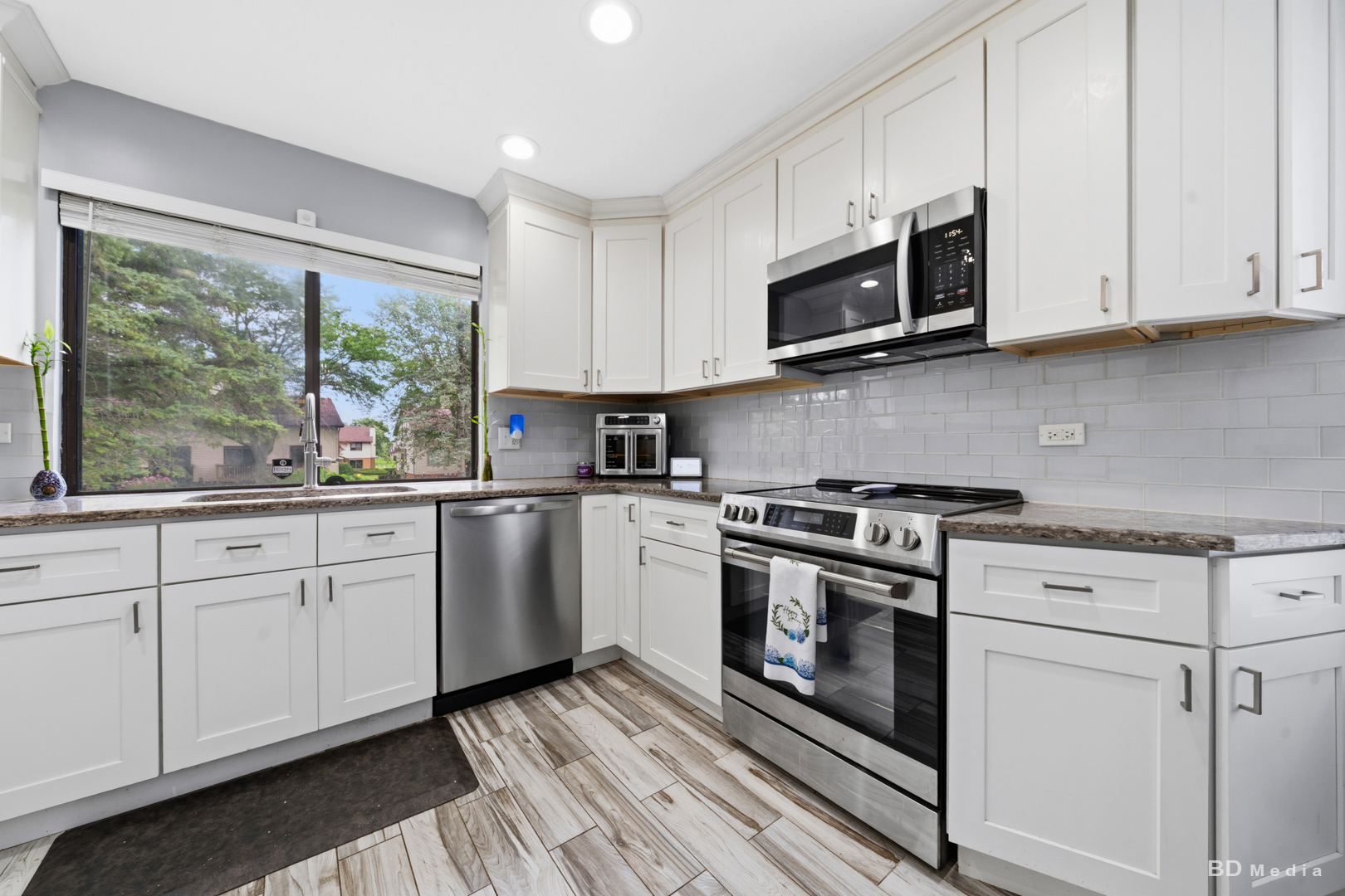 18590 Meadow Lane Property Photo 4