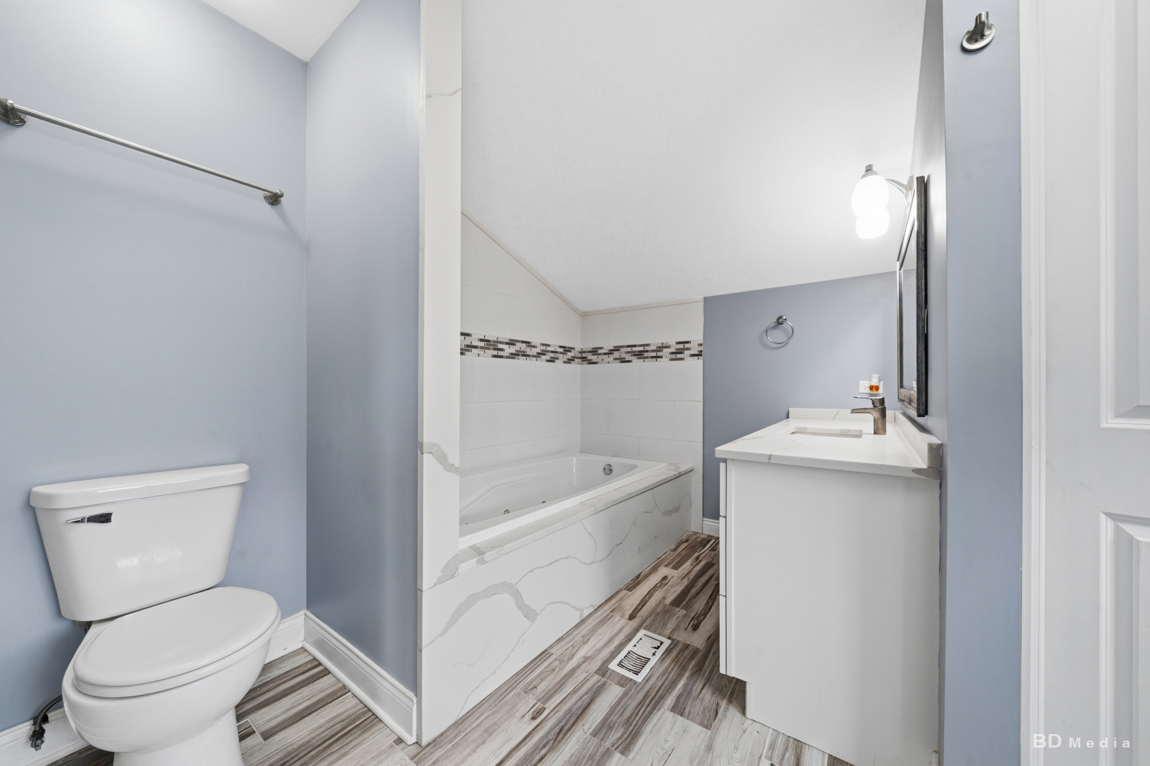 18590 Meadow Lane Property Photo 8