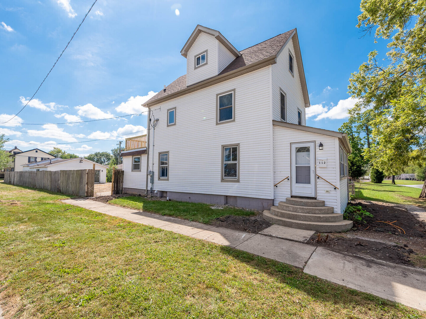 112 S Oak Street Property Photo 1