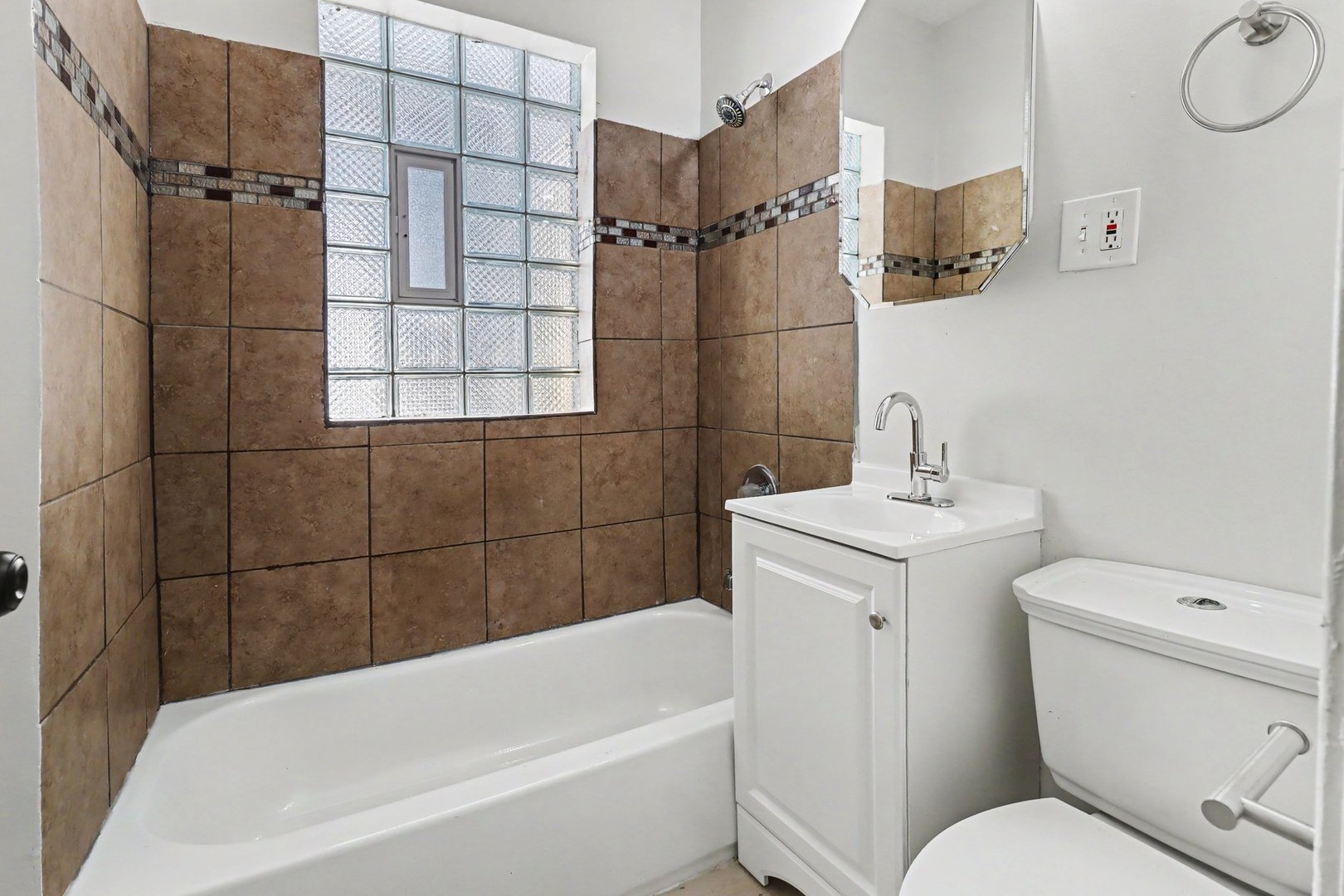 12748375 Property Photo 16