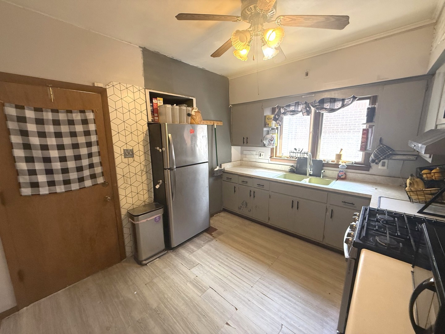 1103 N 8th Avenue Property Photo 12