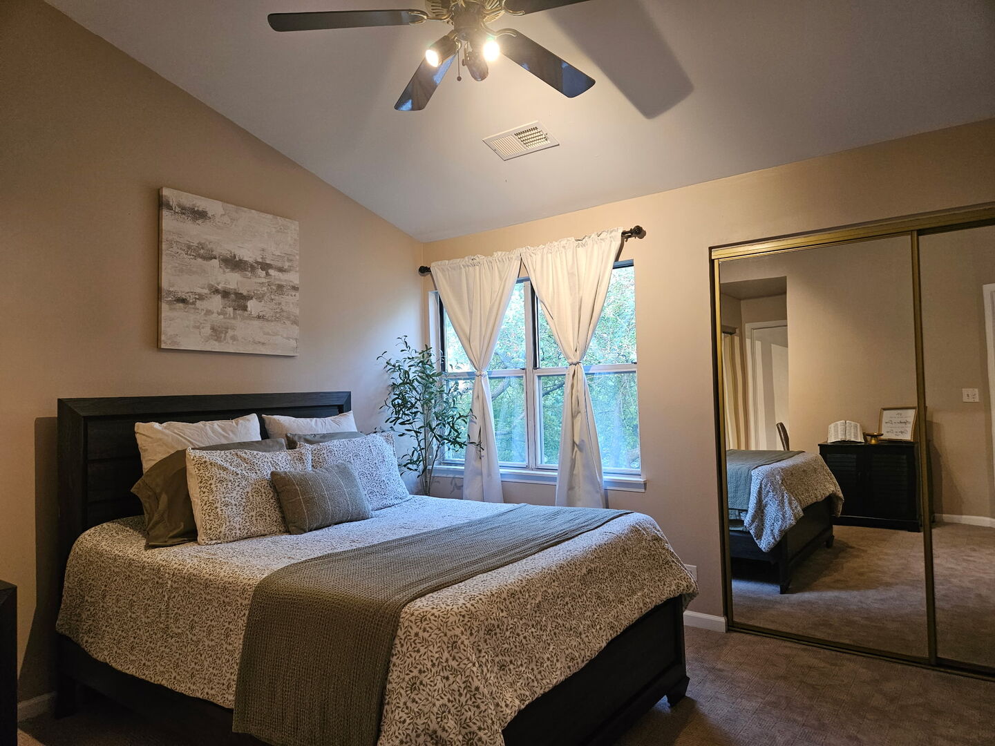 1053 Rockport Drive Property Photo 3