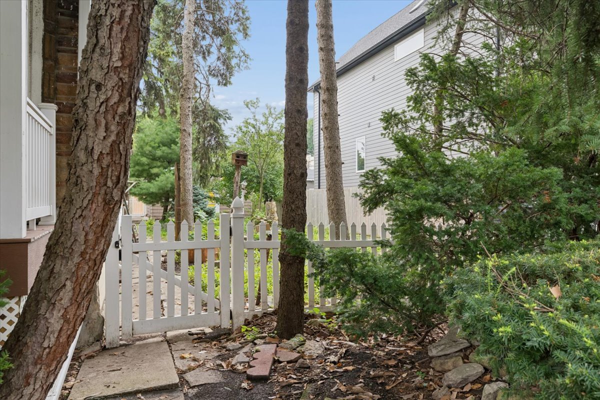 3923 N Troy Street Property Photo 1