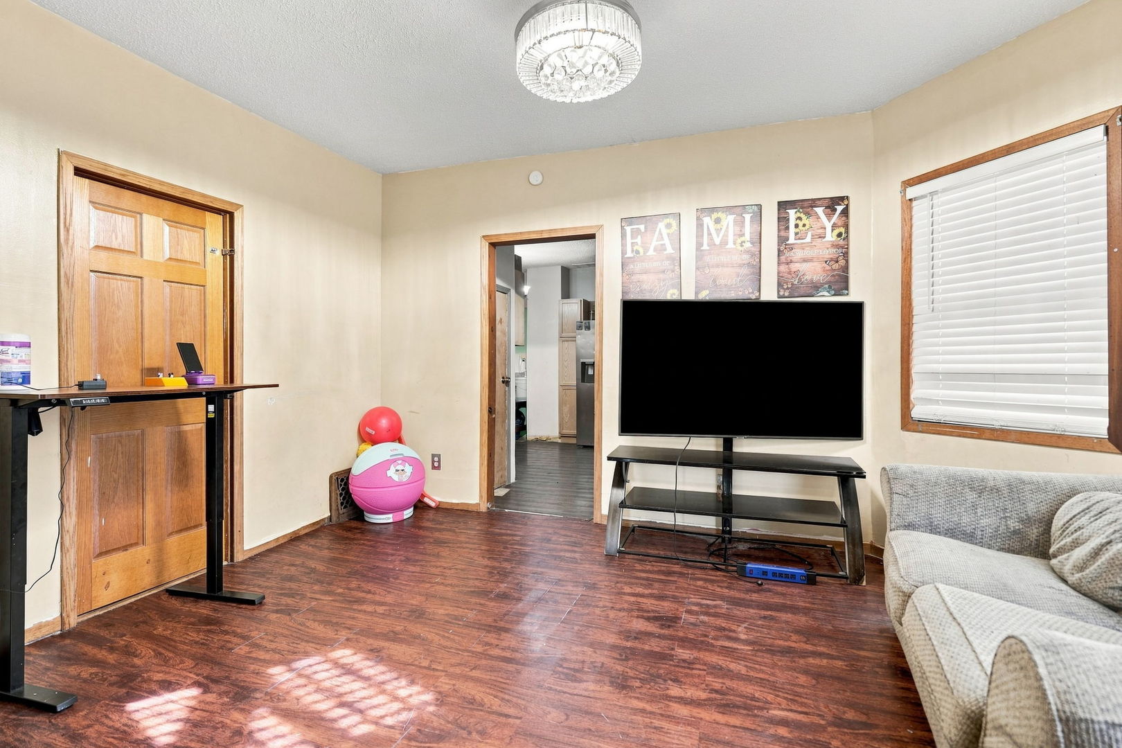 1828 W 6th Street Property Photo 5