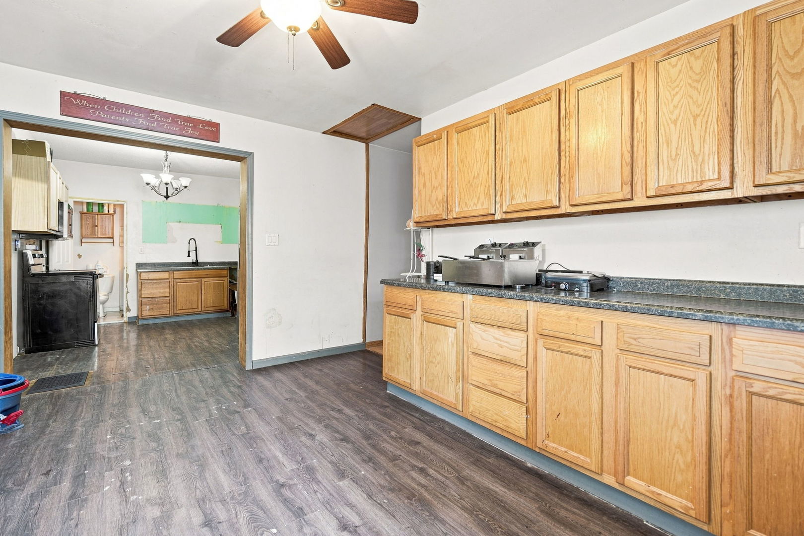 1828 W 6th Street Property Photo 9