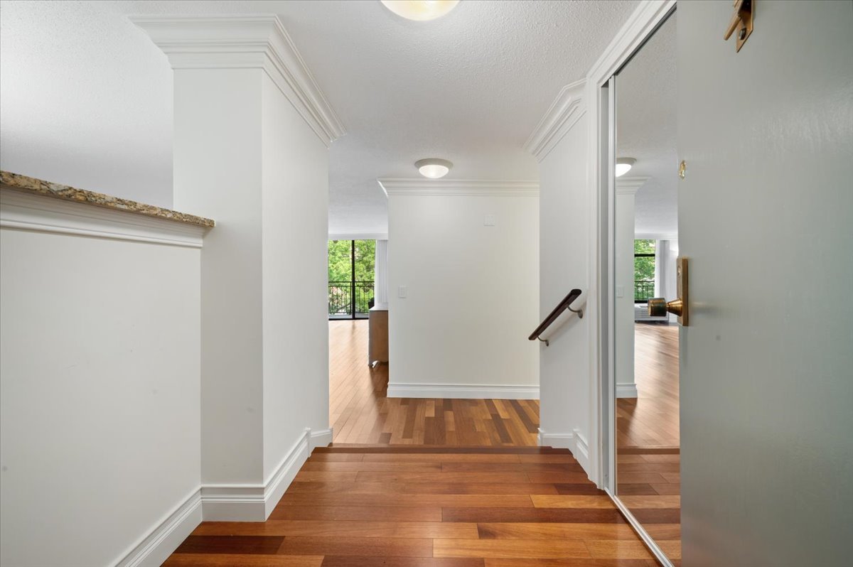 1430 N Astor Street 7c Property Photo 4
