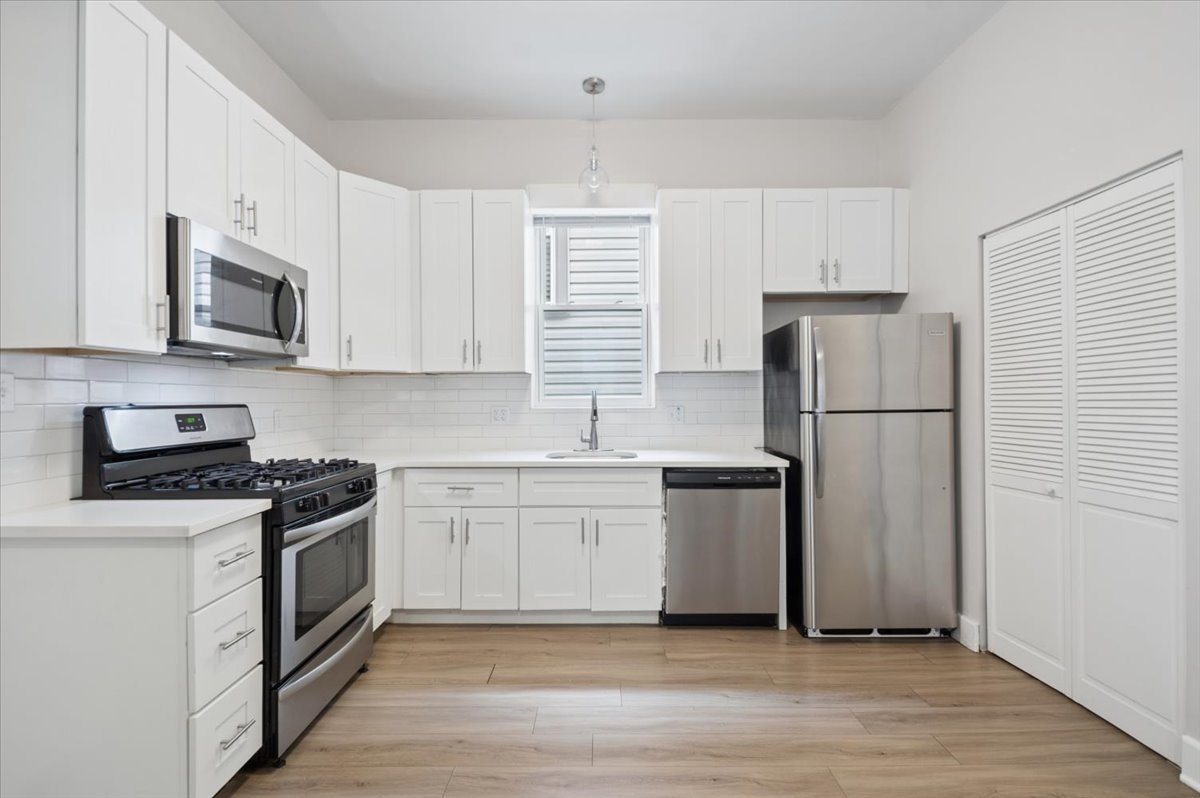 2909 N Ridgeway Avenue 2 Property Photo 5