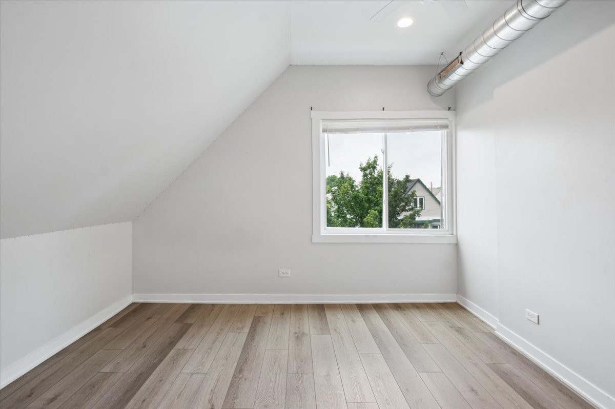 2909 N Ridgeway Avenue 2 Property Photo 11