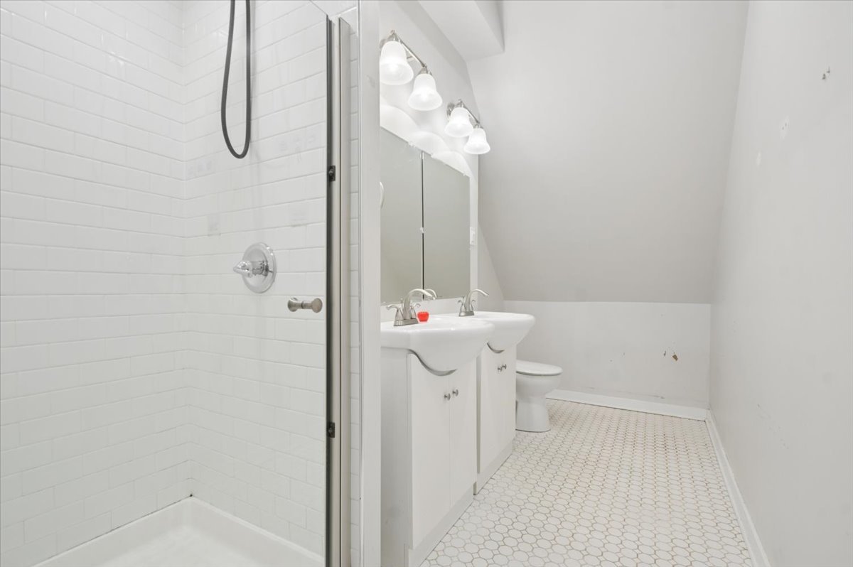 2909 N Ridgeway Avenue 2 Property Photo 12