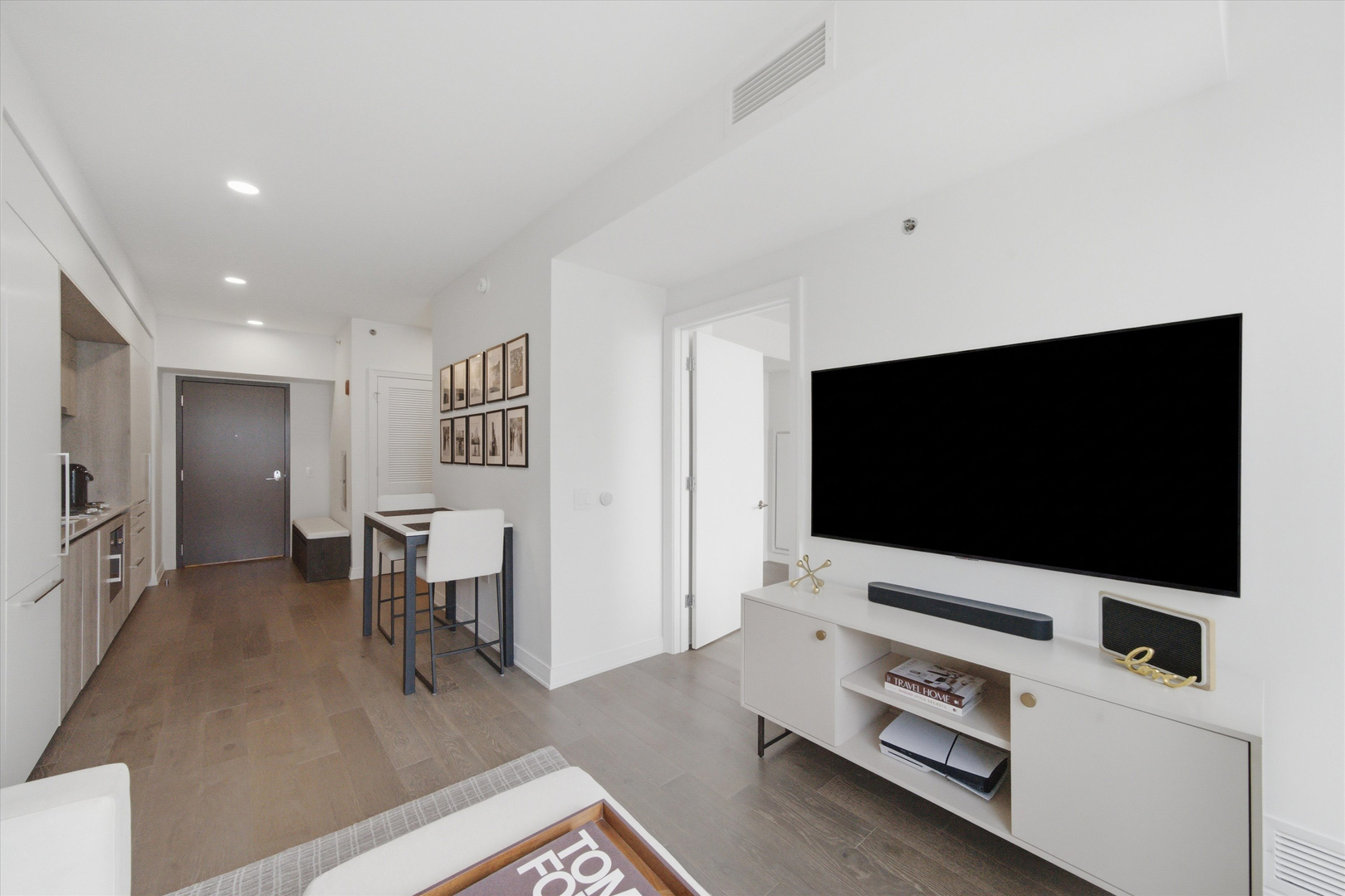 211 N Harbor Drive 3605 Property Photo 8