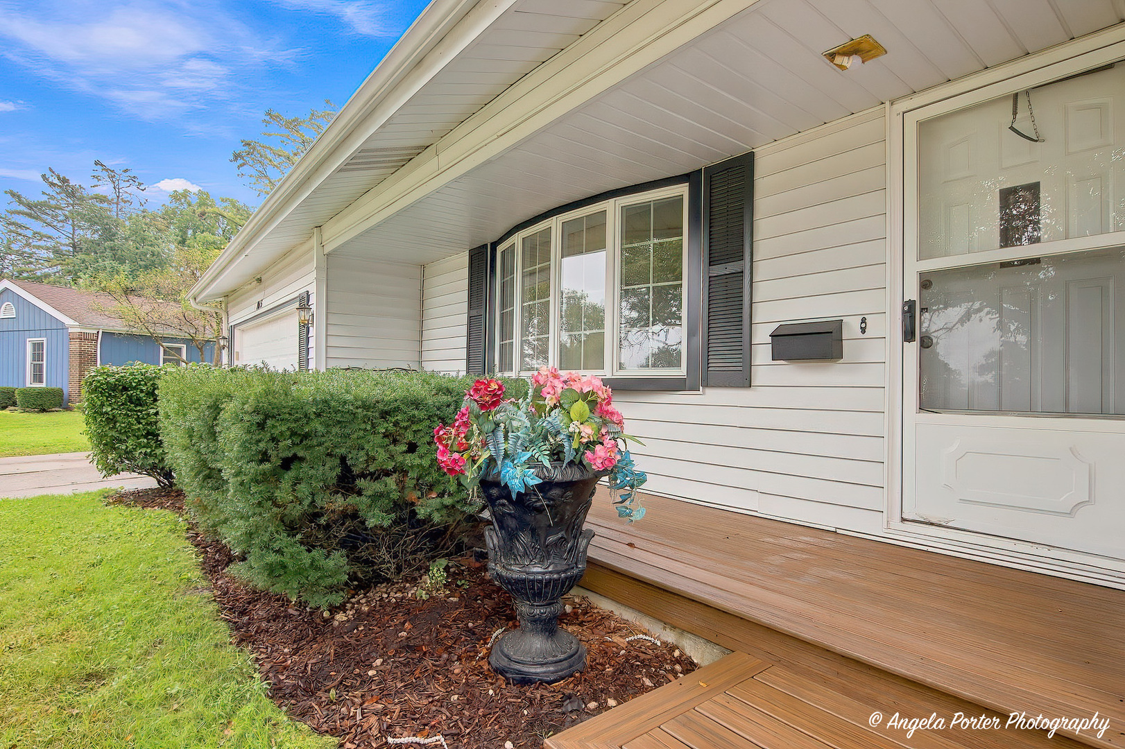 1015 Somerset Property Photo 3