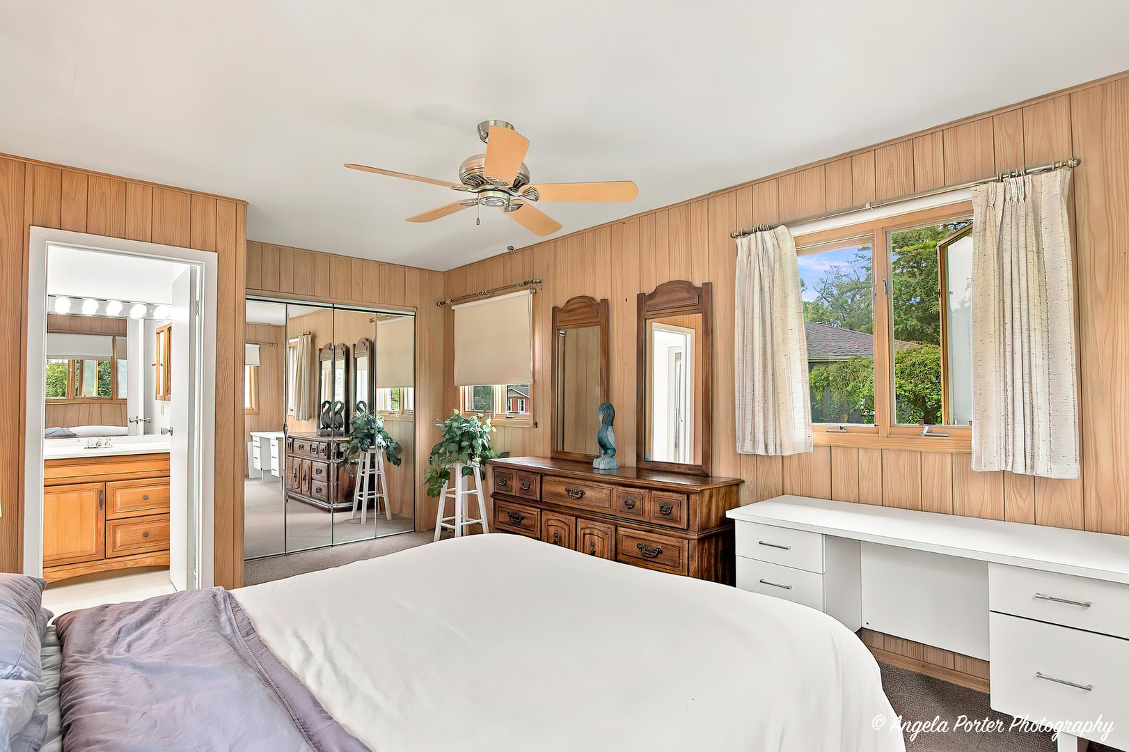 1015 Somerset Property Photo 16