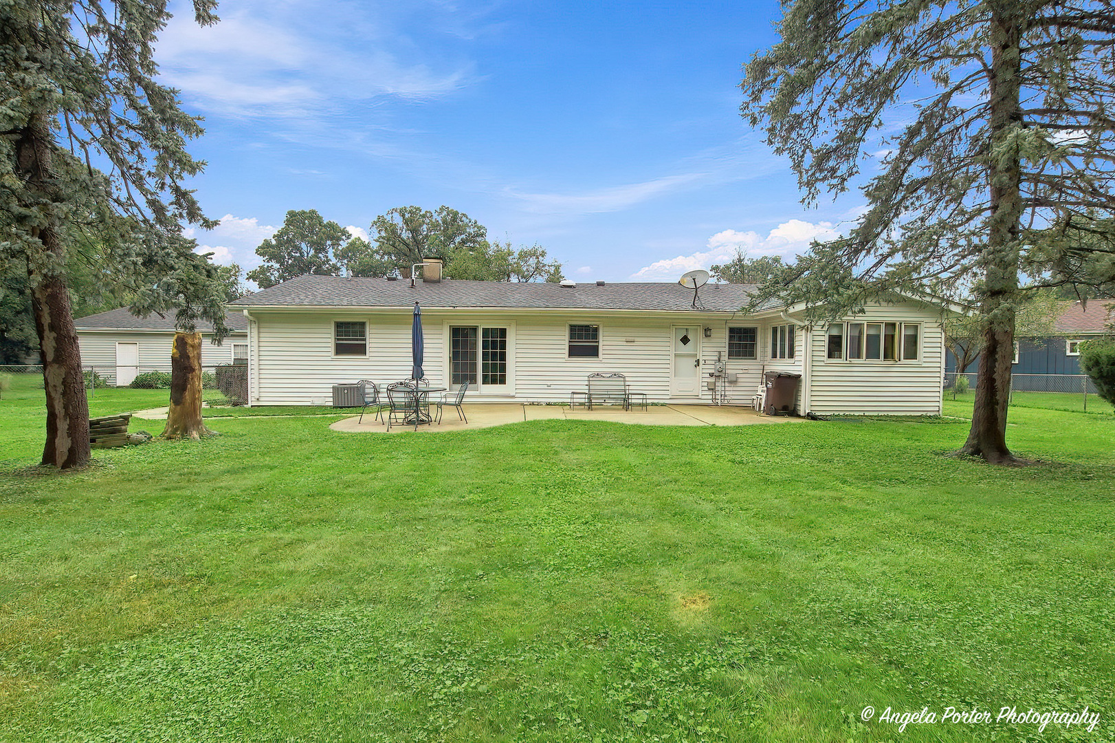1015 Somerset Property Photo 25