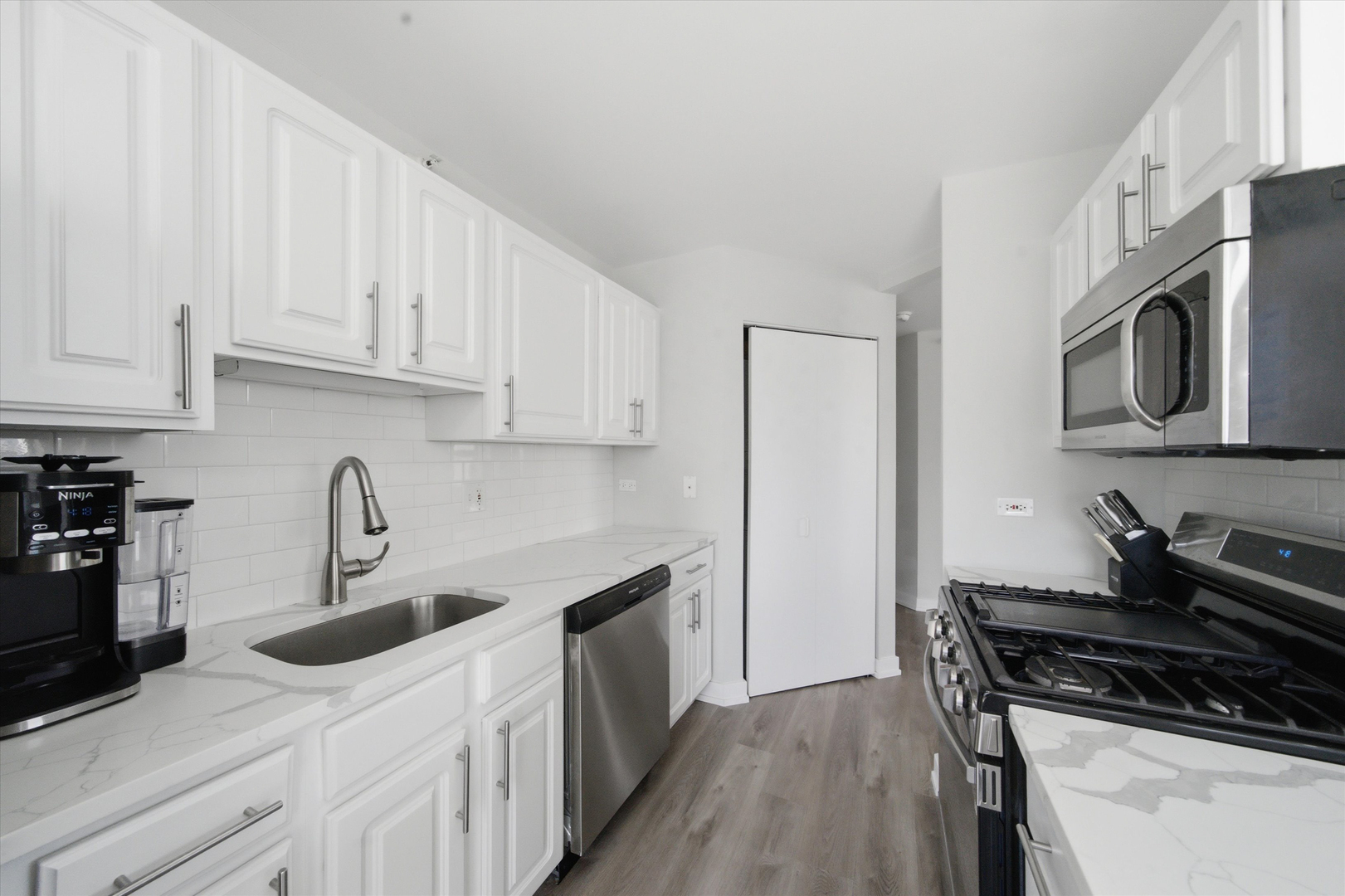 545 N Dearborn Street 2607 Property Photo 5