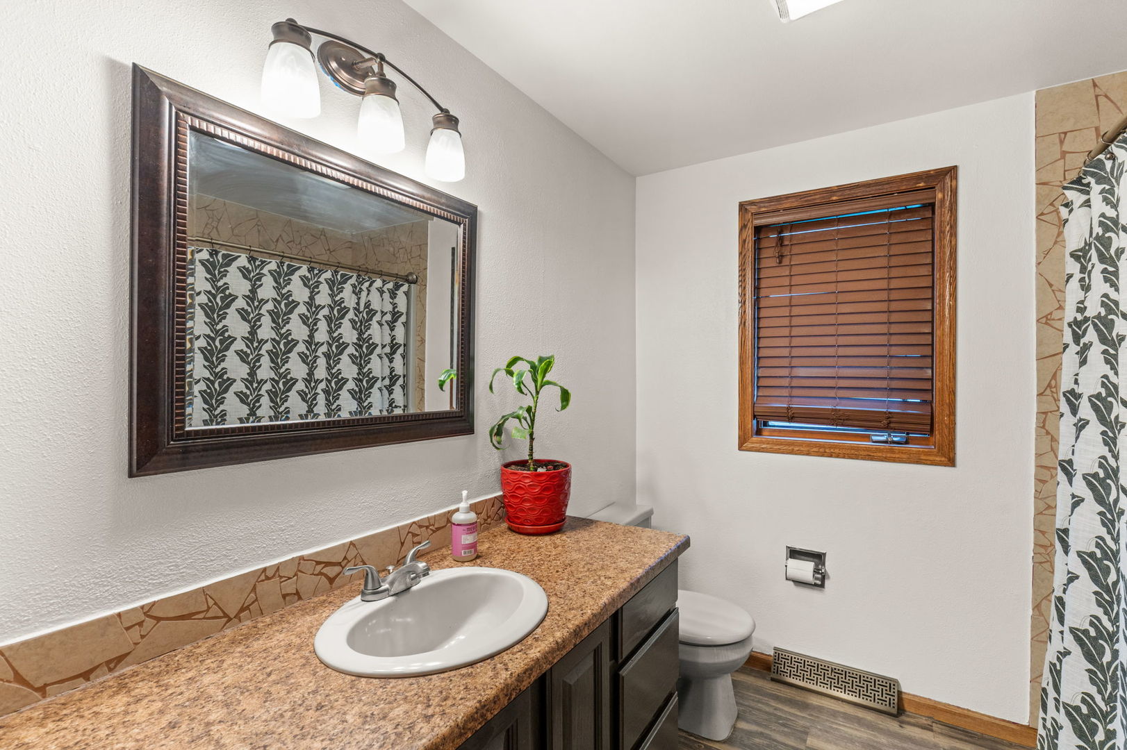 6 Lee Court Property Photo 12