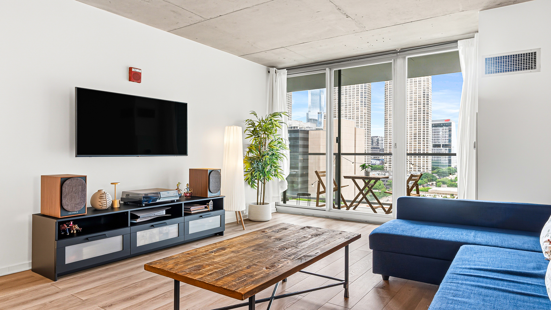 659 W Randolph Street 1016 Property Photo 6