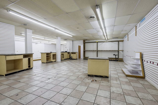 5714 W Cermak Road Property Photo 8
