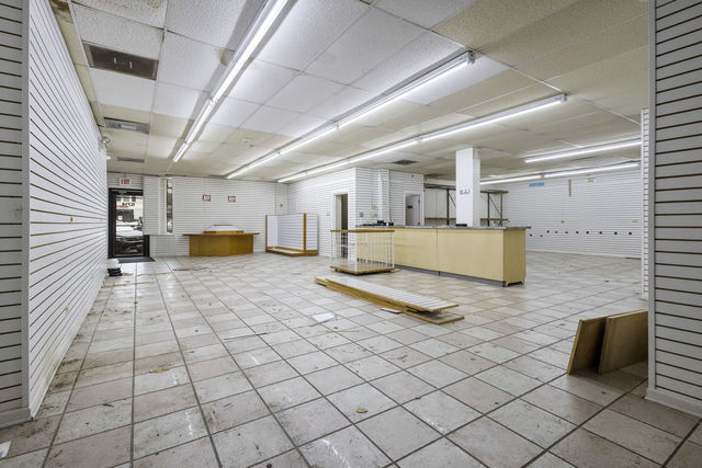 5714 W Cermak Road Property Photo 12