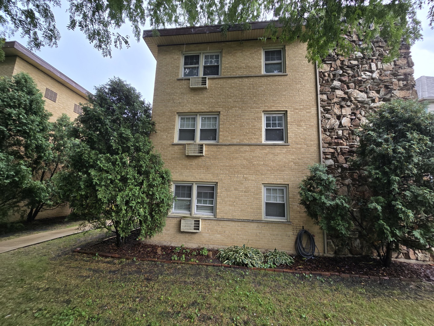 1819 W Touhy Avenue 4 Property Photo 2