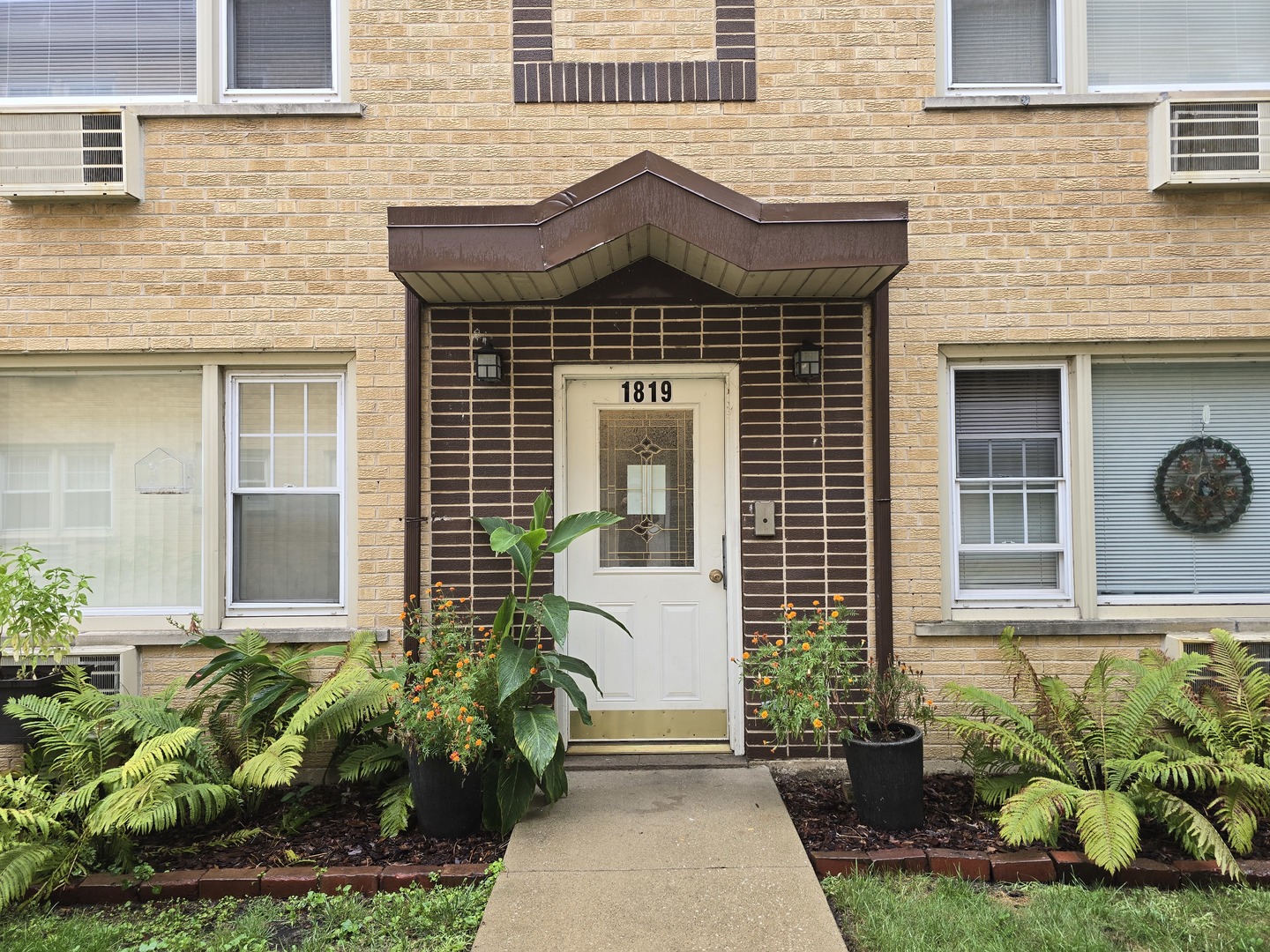 1819 W Touhy Avenue 4 Property Photo 3