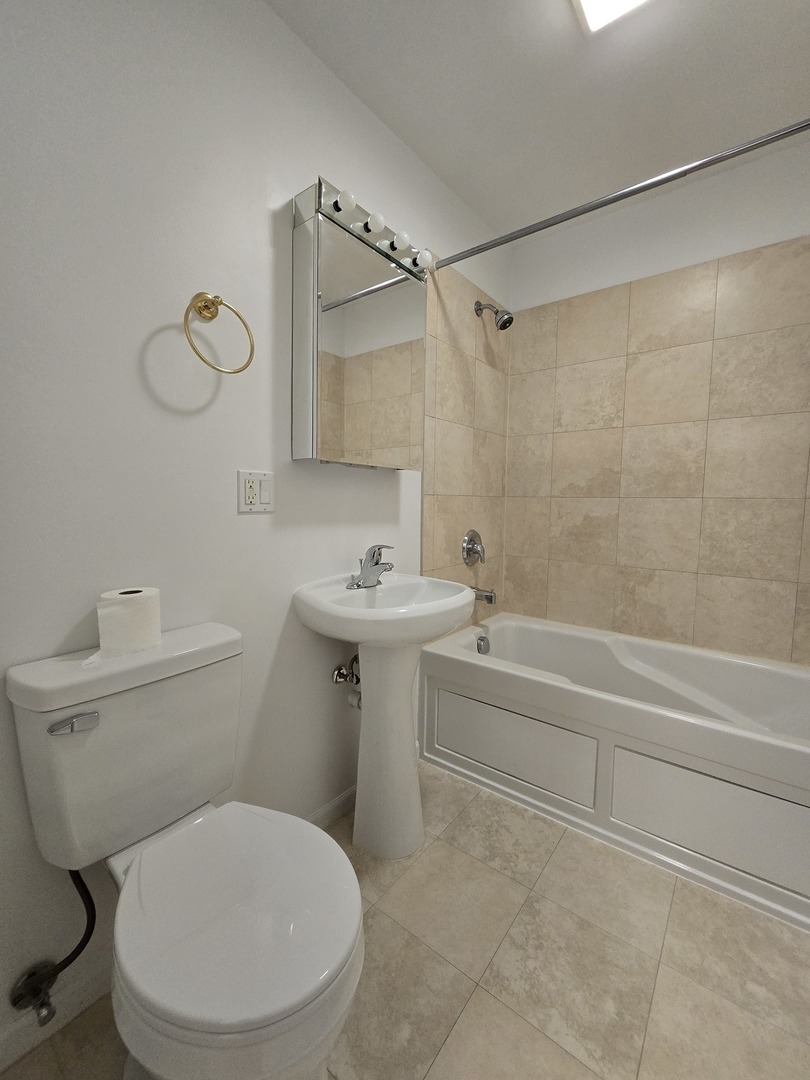 1819 W Touhy Avenue 4 Property Photo 13