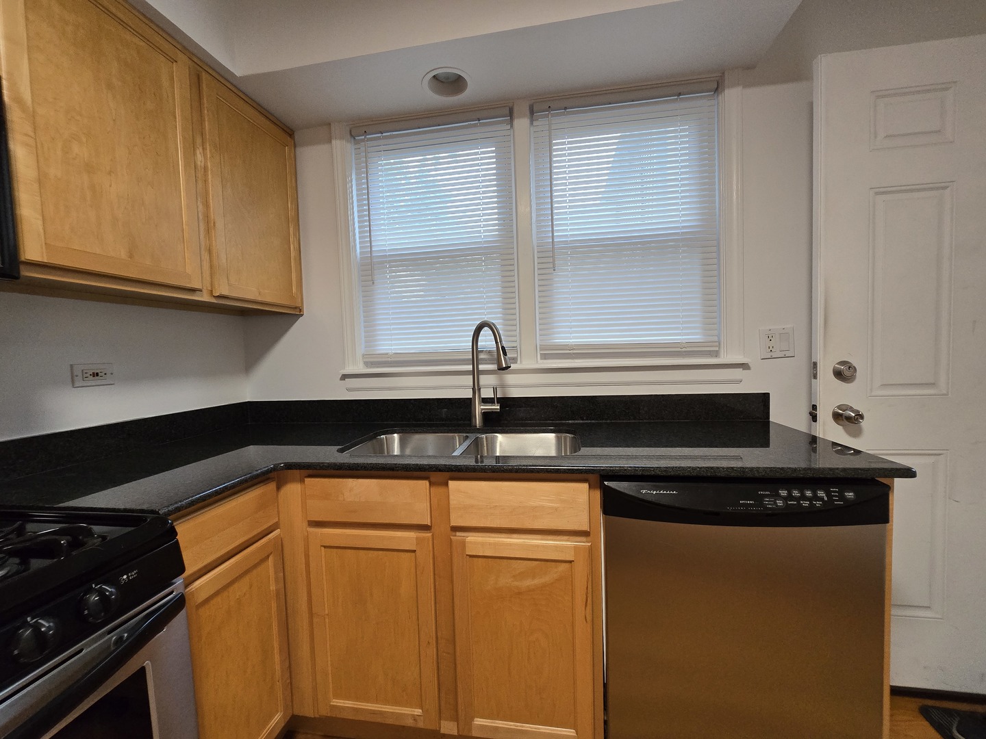 1819 W Touhy Avenue 4 Property Photo 15