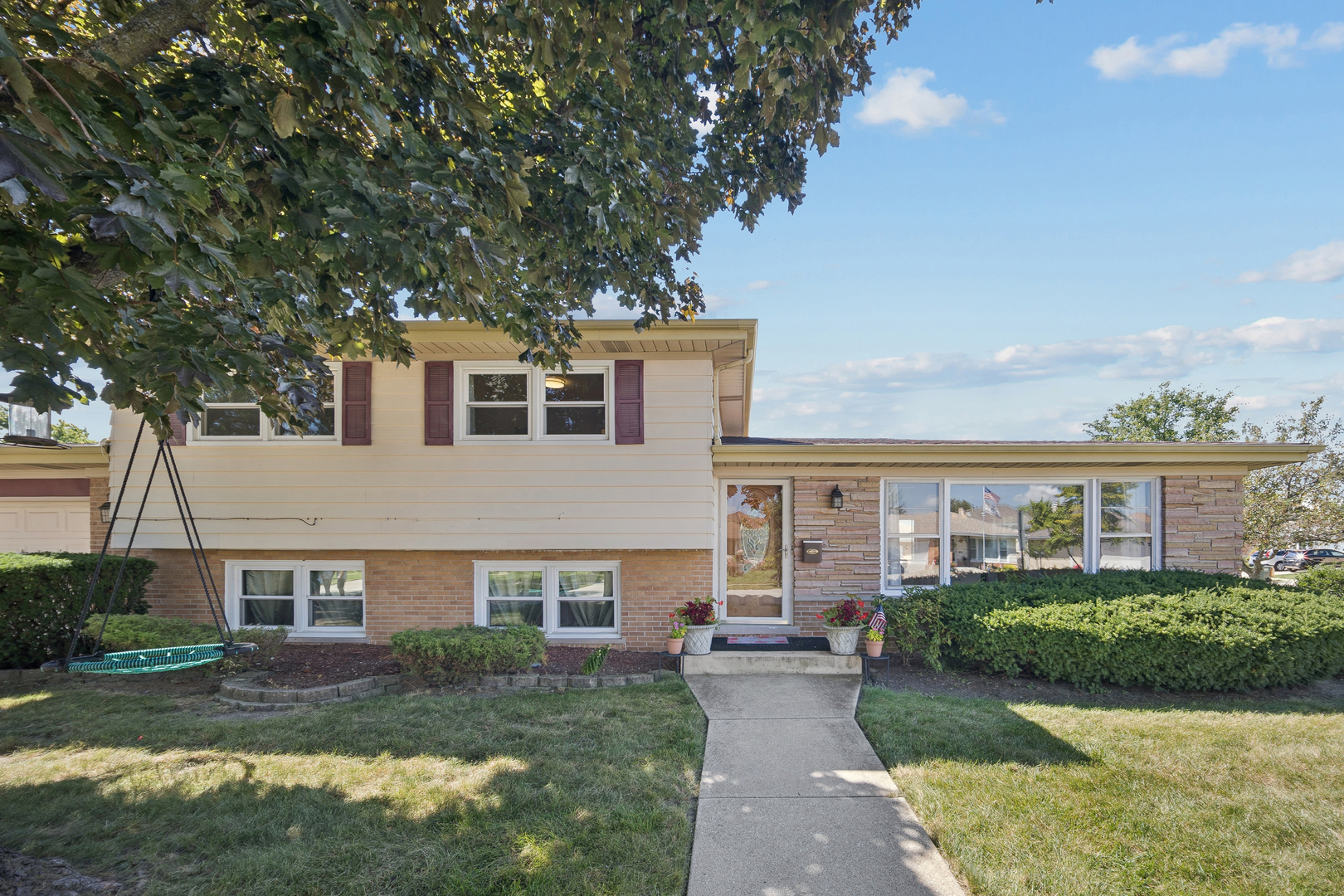 8157 N Root Court Property Photo 1