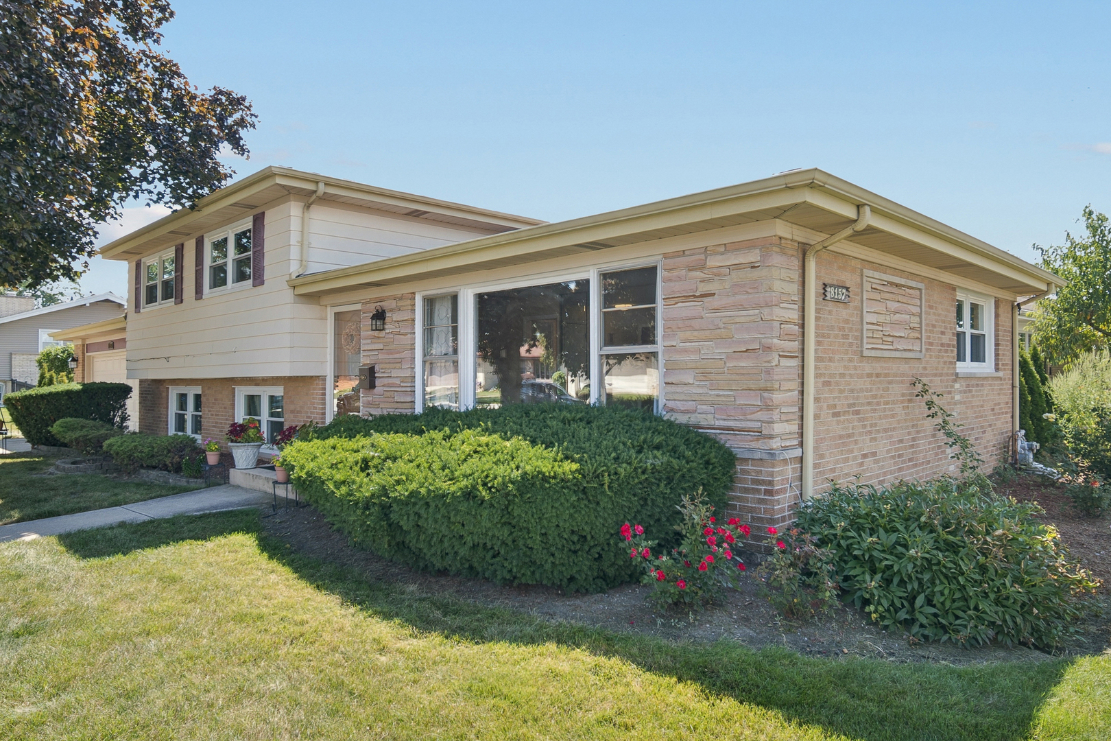 8157 N Root Court Property Photo 2