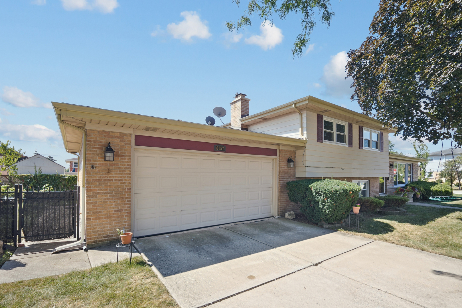 8157 N Root Court Property Photo 3