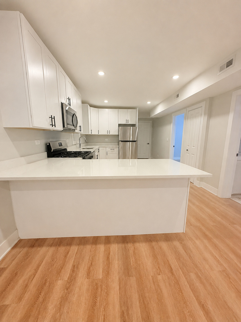 2850 N Avers Avenue G Property Photo 6