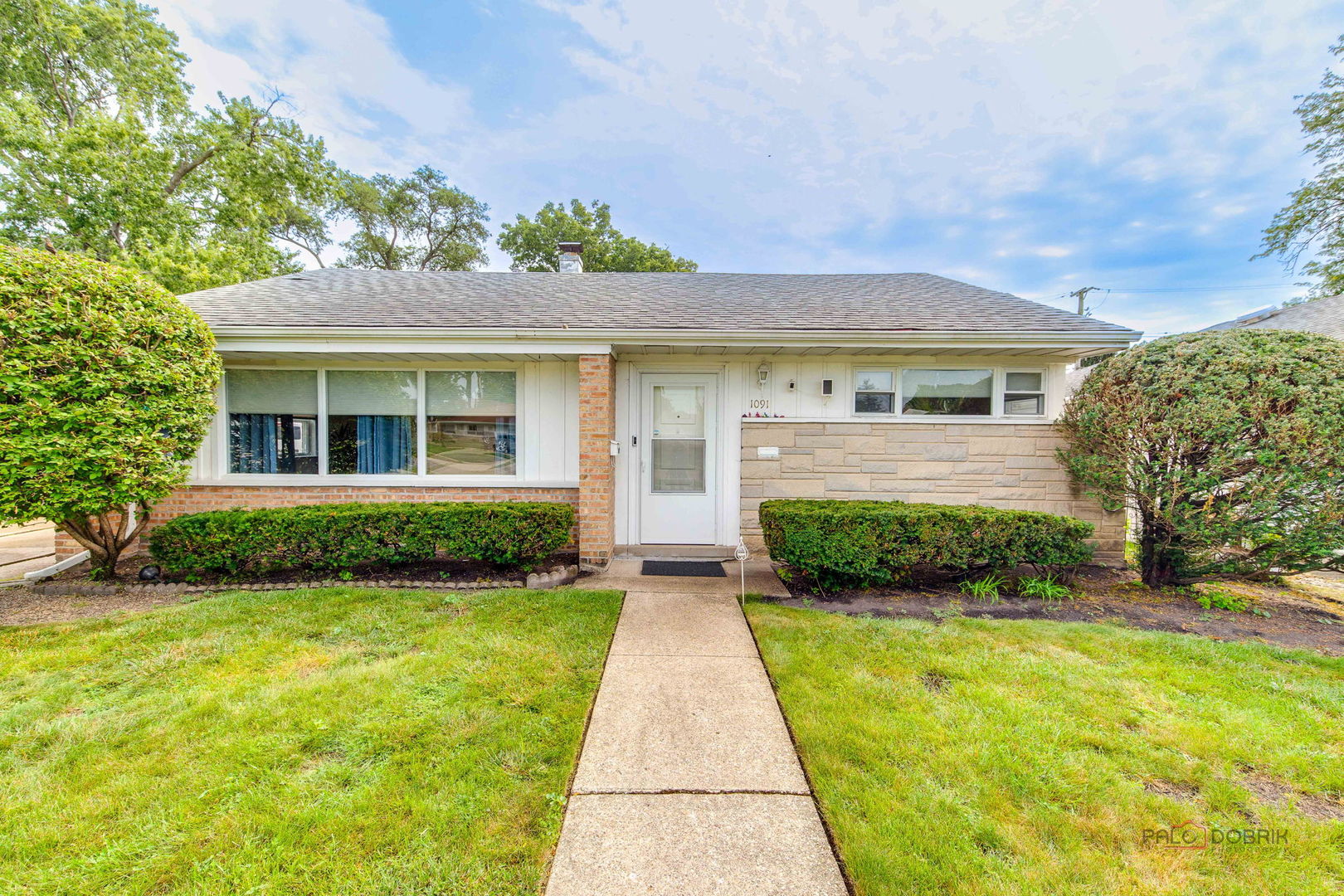 1091 E Villa Drive Property Photo 3