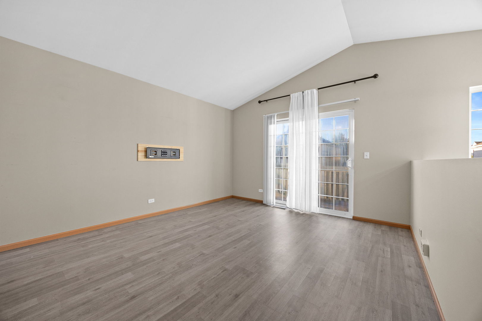 674 Four Seasons Boulevard Property Photo 2