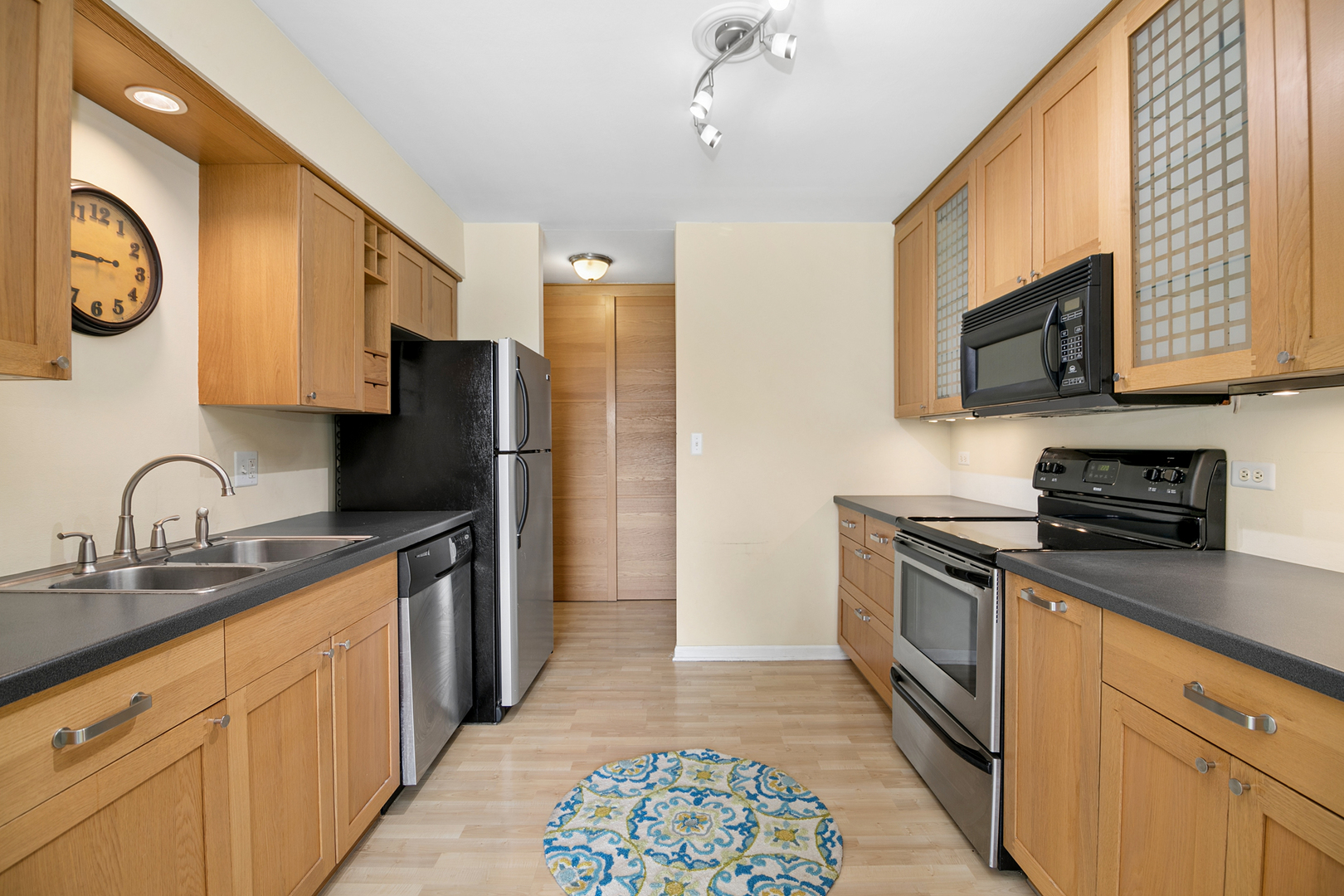 462 Raintree Drive 2a Property Photo 8