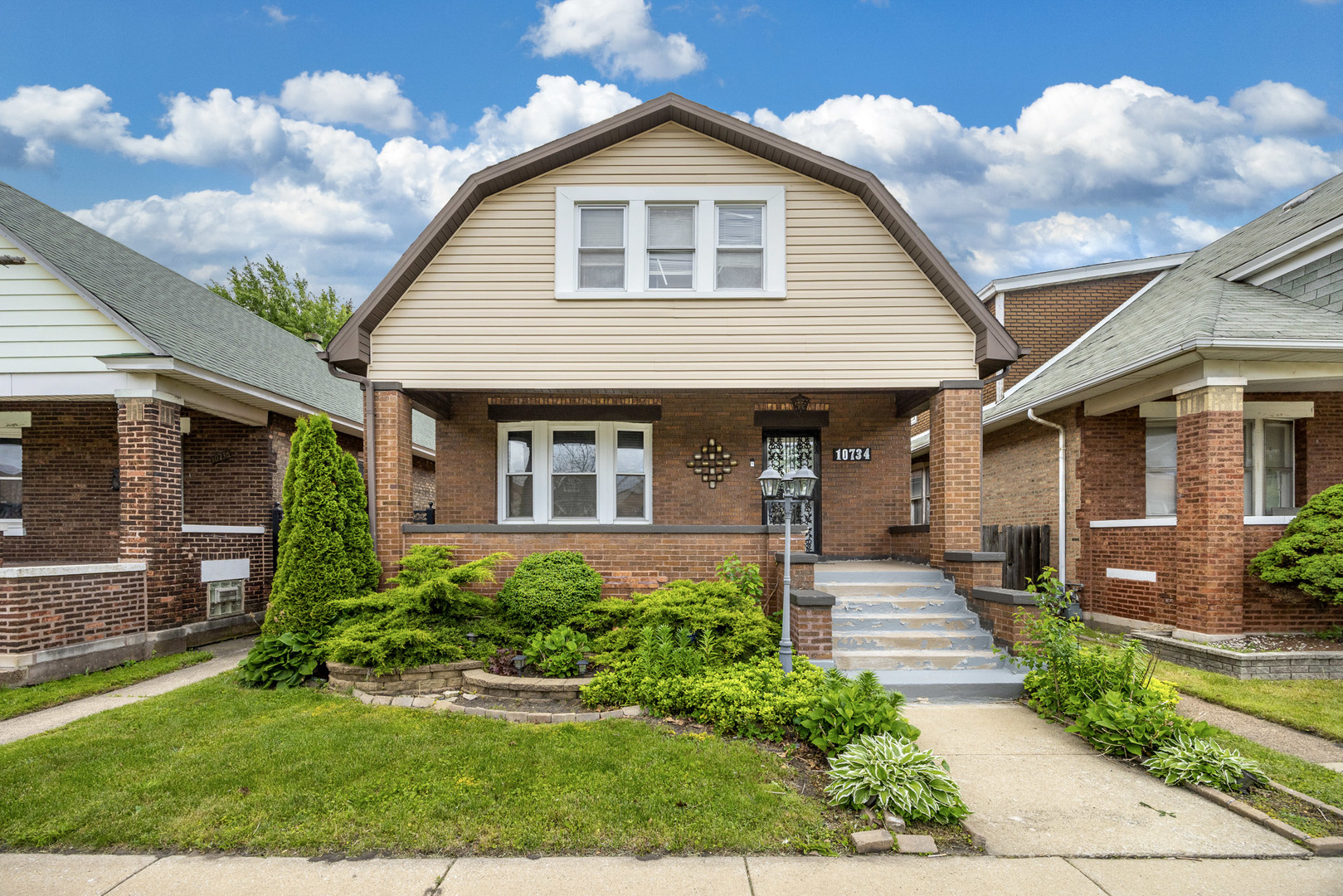 10734 S Avenue F Property Photo 1