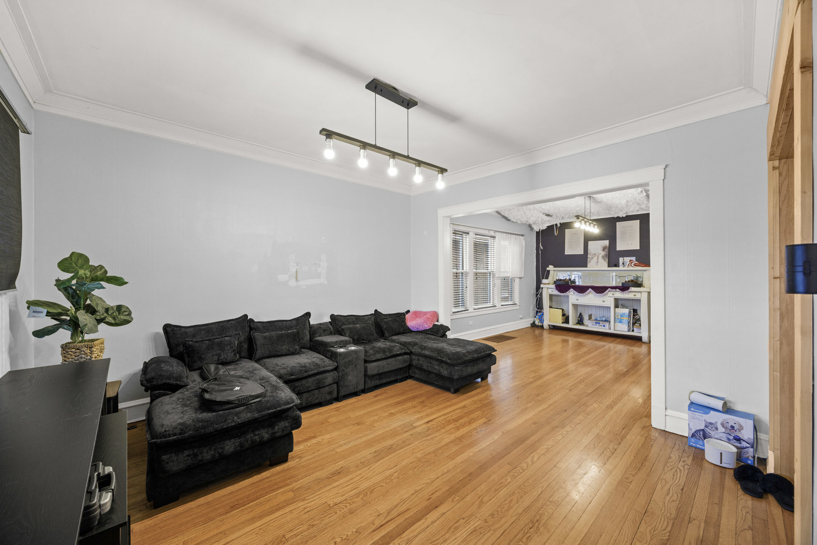 10734 S Avenue F Property Photo 5
