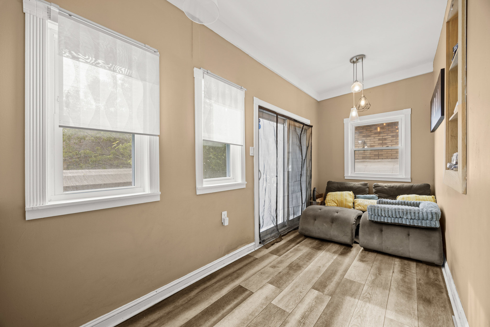 10734 S Avenue F Property Photo 8