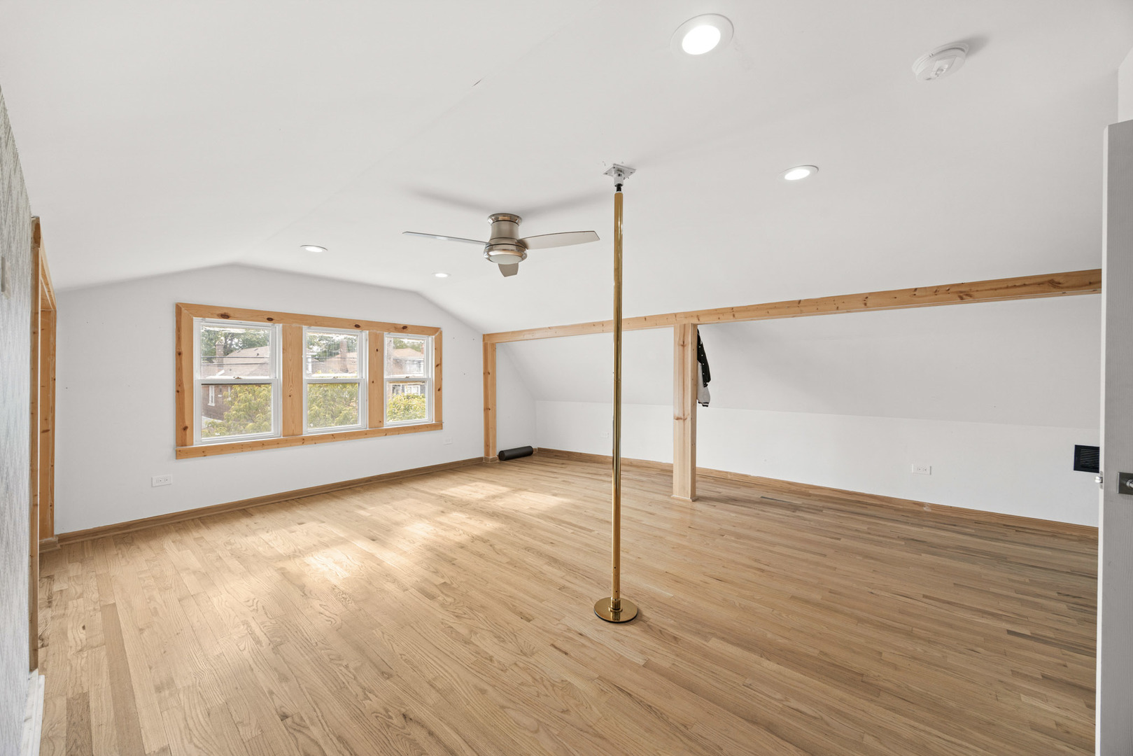 10734 S Avenue F Property Photo 13