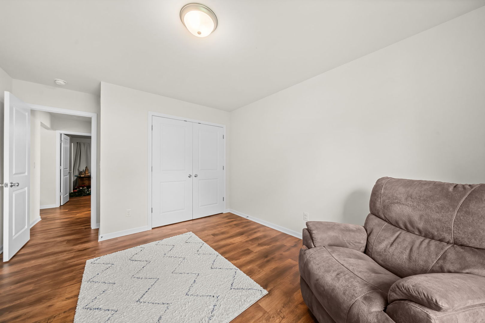 749 Oxford Drive Property Photo 3