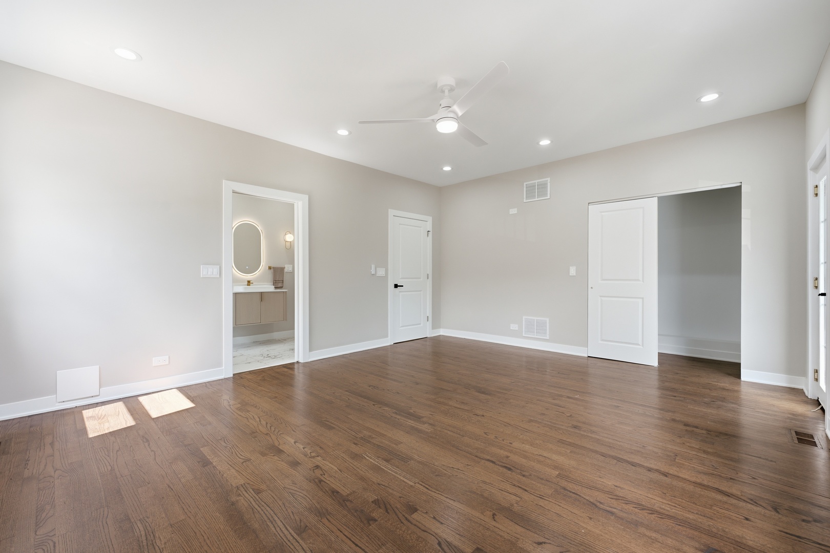 4305 N Mobile Avenue Property Photo 12